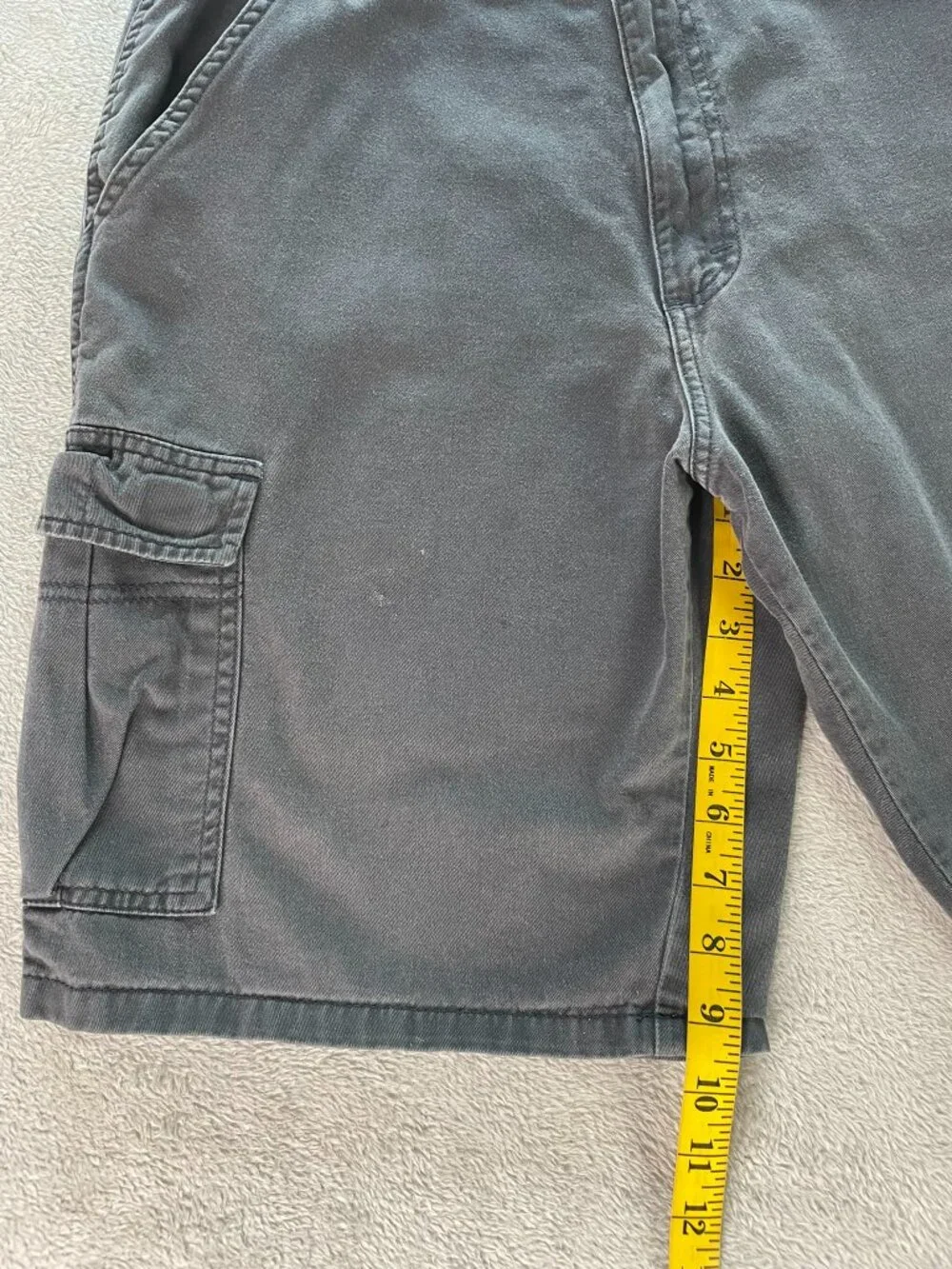 Wrangler Authentic Issue Men's 32 Gray Cargo Shorts Y2K Utility Workwear